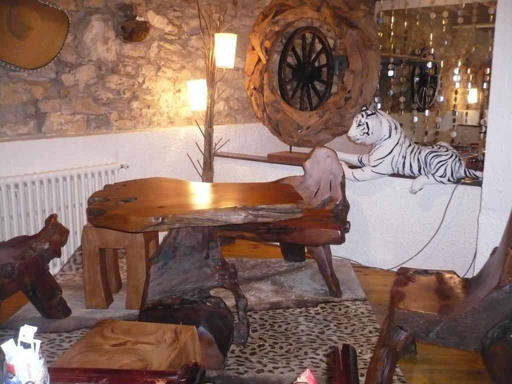 Hotel Bon Accueil Oyonnax Bagian luar foto