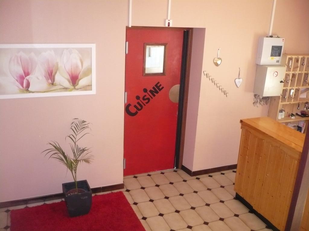 Hotel Bon Accueil Oyonnax Bagian luar foto