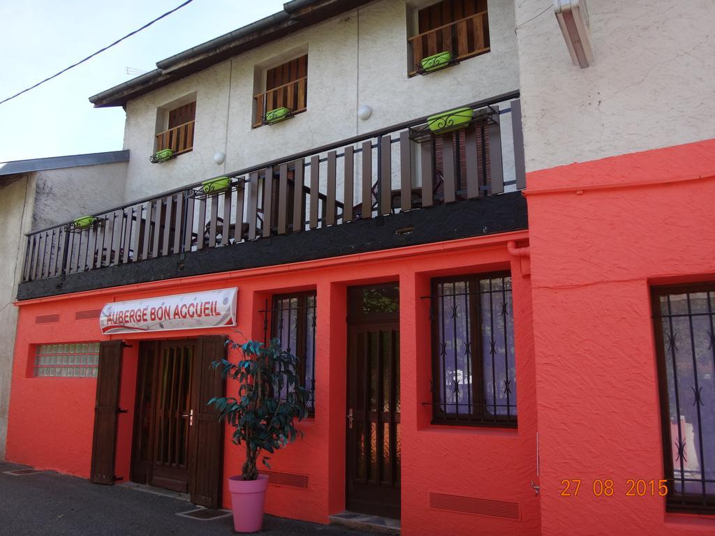 Hotel Bon Accueil Oyonnax Bagian luar foto