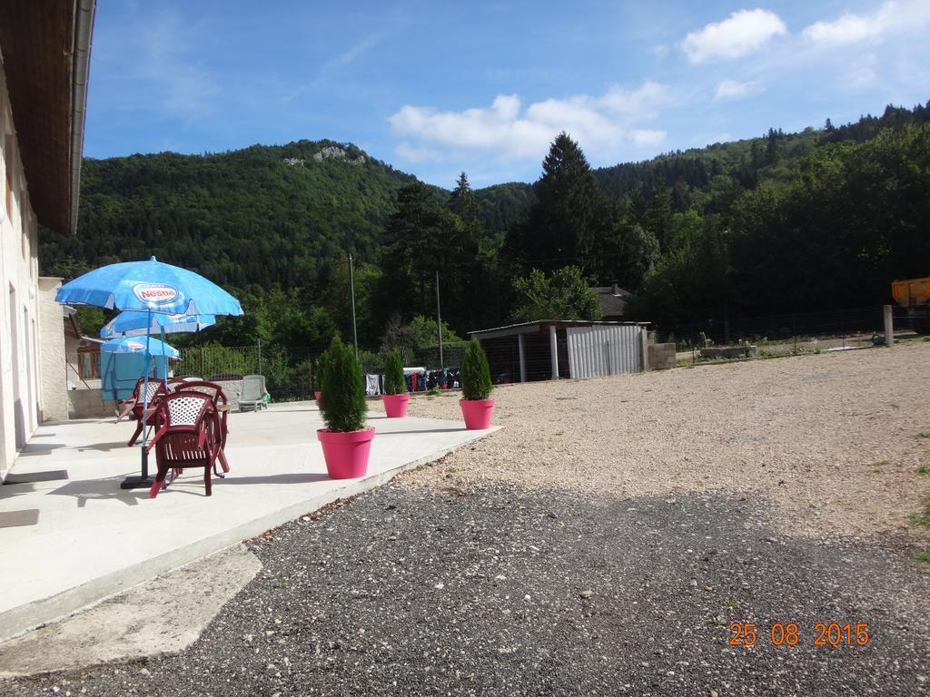 Hotel Bon Accueil Oyonnax Bagian luar foto