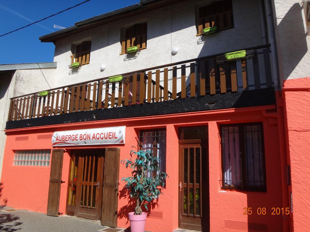 Hotel Bon Accueil Oyonnax Bagian luar foto