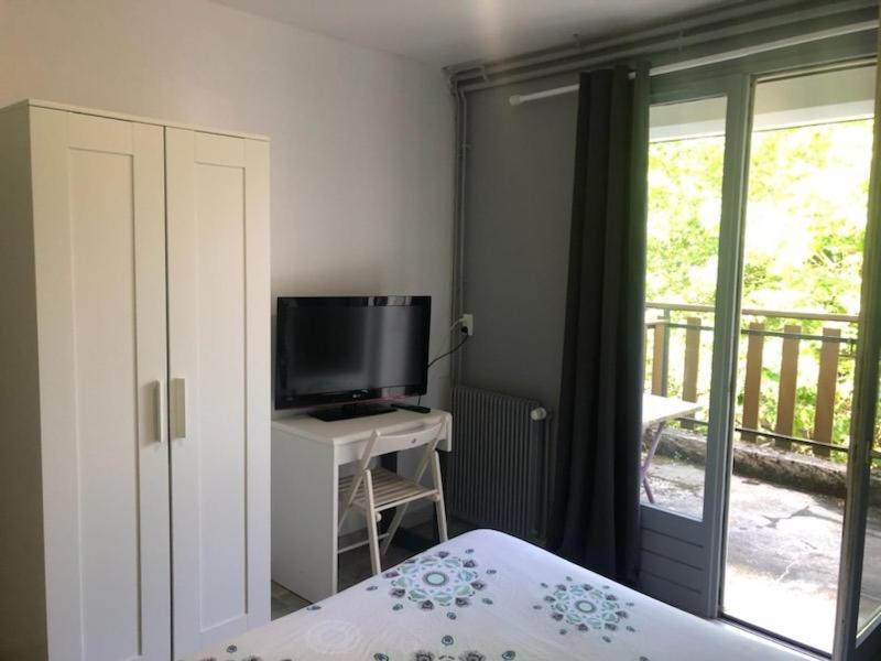Hotel Bon Accueil Oyonnax Bagian luar foto