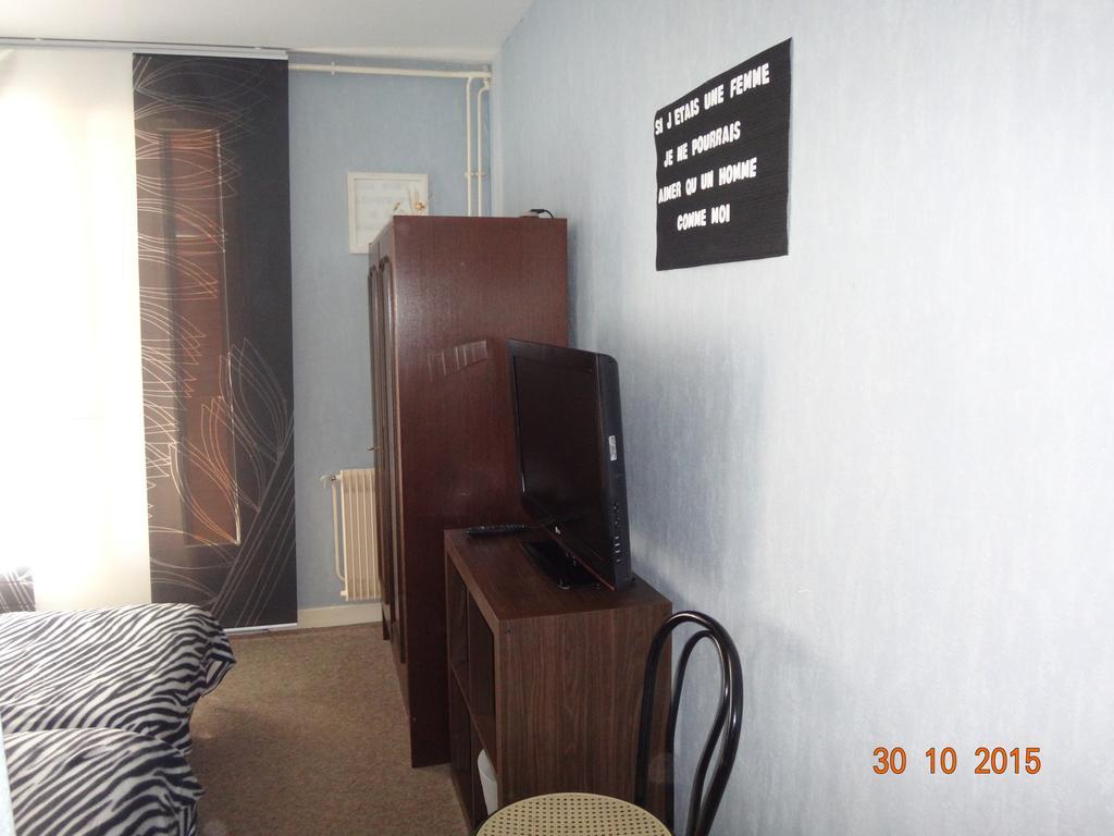 Hotel Bon Accueil Oyonnax Ruang foto