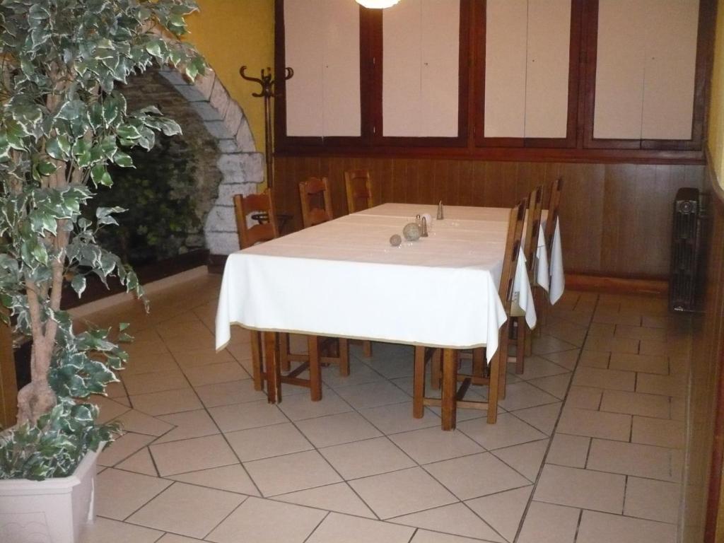 Hotel Bon Accueil Oyonnax Bagian luar foto