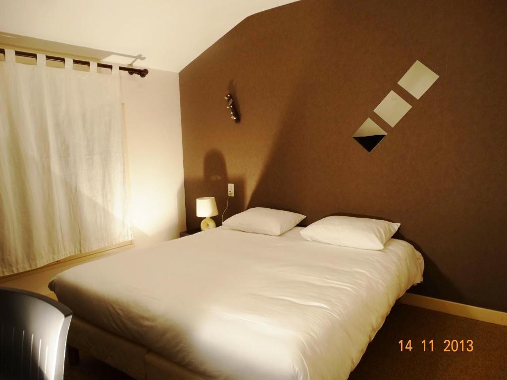 Hotel Bon Accueil Oyonnax Bagian luar foto